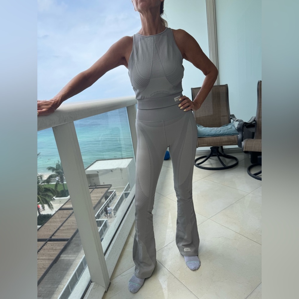 Gray Seamless Activewear Set - image 8